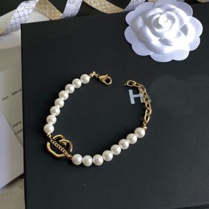 Nouveau bracelet de chaîne de charme bracelet en or perle avec timbre amoureux de la famille bijoux de créateur mode bracelet en cuivre de haute qualité ne change pas de couleur