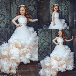 Nieuwe Goedkope Bloem Meisje Jurken Voor Bruiloften Tiered Ruches Tule Crystal Beads Sash Cap Mouwen Meisjes Pageant Jurk Prom Kids Communie Towns