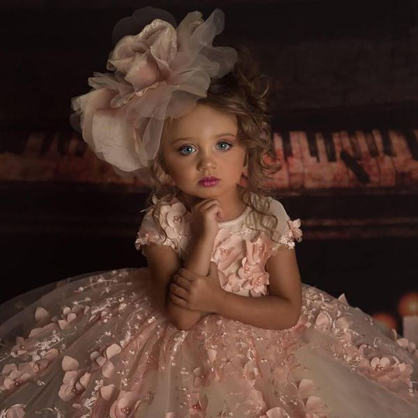 Nouvelles robes de filles de fleur bon marché pour les mariages manches courtes dentelle rose appliques 3D perlées dos nu anniversaire enfants fille robes de reconstitution historique