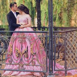 Nieuwe goedkope sexy roze avondjurken Arabisch Off Schouder Tule Lace Appliques Corset Sweep Train Ball Jurk voor feest promjurken