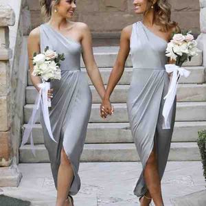 Nieuwe goedkope korte zilveren bruidsmeisje jurken één schouder mouwloze voorkant split hoge lage lengte een lijn bruiloft gasten jurids Maid of Honour jurk