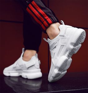 Nouveau pas cher avec boîte une boucle de pédale Chaussures Chaussures de créateur de mode Baskets Blanc Noir Robe De Luxe Baskets Hommes Femmes Chaussures de course