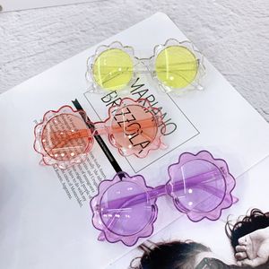 Nouveaux enfants fleur full cadre jolies lunettes de soleil garçons filles fleurs de cartoons verres de dessins animés pc sombres de bébé