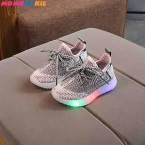 Nieuwe kinderen lichtgevende schoenen jongens meisjes brief sport run sneakers casual schoenen mode kids mesh sport meisje led licht schoenen x0703