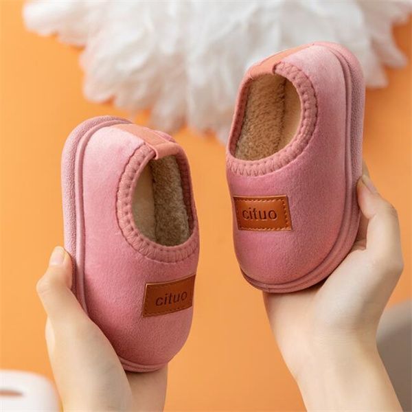 Nouvelles chaussures en coton pour enfants, bébé chaud en hiver, vadrouille en coton à semelles souples, sac antidérapant moelleux et chaussures pour tout-petits