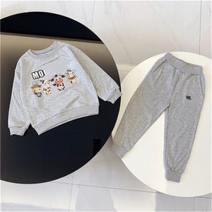 Nouveaux vêtements de sport pour enfants Jogger automne hiver chaud sweat à capuche pantalon deux pièces hommes et femmes costume haut de gamme classique pour enfants taille 90-160 cm A017