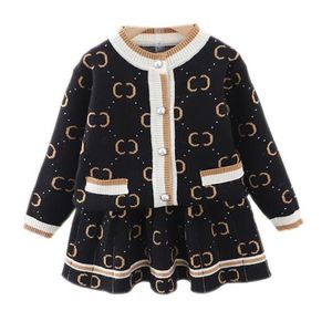 New Children's Sweater Set Girls Fashion Lettre de mode imprimer mignon jupe cardigan tricotée 2 pièces vêtements de bébé 1-7t automne et hiver