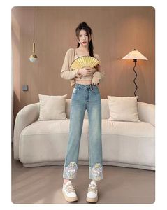 Nieuwe Chinese rechte jeans dames lente 2024 Nieuwe split nationale stijl borduurwerk slanke high rise horseshoe rechte broek