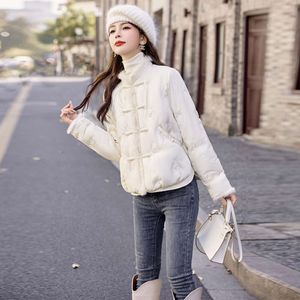 Nieuwe Chinese stijl voor vrouwelijke winter socialite, klein geurige windknop borduurwerk kort 90 witte eend down jas