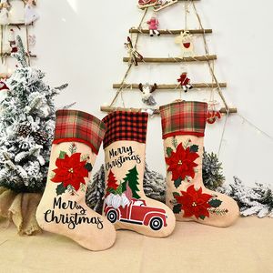 Nouvelle décoration de noël en lin brodé à la machine, fleurs de noël rouges, dessin animé créatif, voiture, chaussettes de noël pour personnes âgées