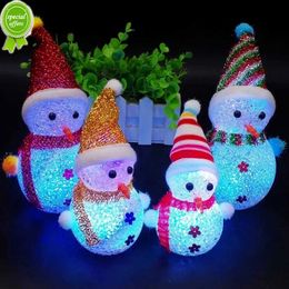Nuevas decoraciones navideñas LED Sombrero de cristal Muñeco de nieve Luz de noche LED Luces nocturnas de colores aleatorios Linterna de ojos colorida Regalos de Navidad