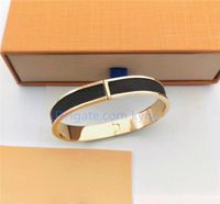 Favoris Favoris ZB004YX Mode Bracelet Classique Bracelet Blanc PU Cuir Bracelet en Titanium avec boîte-cadeau 3 Couleurs Argent Rosegold Gold