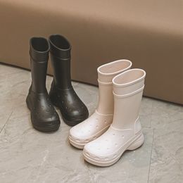 Nuevos zapatos de lluvia gruesos para mujeres Botas de lluvia impermeables de goma de goma
