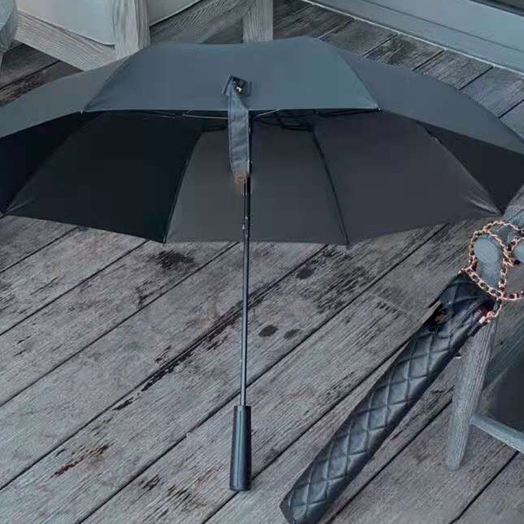 NYHET Klassisk svart Långt paraplyfällbart för kvinnor sommarvikt Modeparaply Regnparaply VIP-present med PU-fodral presentförpackning