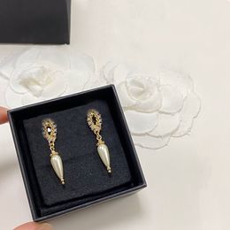 Nuovi orecchini di fascino classici Gioielli da donna Perle di nappa geometrica Orecchini di diamanti di cristallo di alta qualità Gioielli per feste di fidanzamento