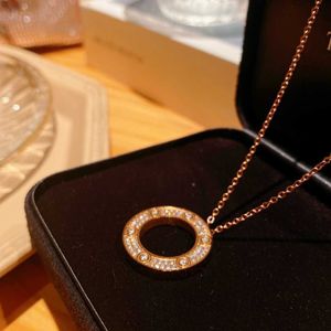 Nouveau design classique Luxury Round Collier de diamant complet Mode Rose Gol Circle Lovers Chaîne non fondu avec des colliers d'origine Cartiraa