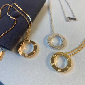 Nouveaux colliers de design classiques Gold Love Love Big Full Diamond Collier Round avec chariot Colliers d'origine