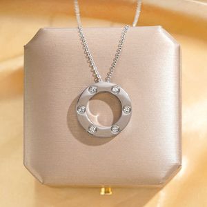 Nieuwe klassiek ontwerp Kettingen Kwaliteit Luxe Luxe Zes Diamond Circulaire ketting Vrouw met Cart Originele ketting
