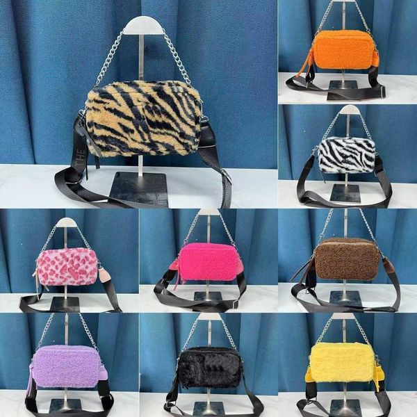 NOUVEAU sacs de créateurs classiques fourrure mrac sac pour appareil photo femmes sacs à bandoulière chaîne Triangle larges bretelles sac à main sac à main en peluche luxes sacs à bandoulière portefeuille 221029