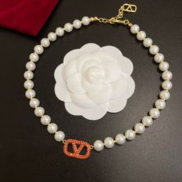 Nuevo regalo de joyería de collar de perlas de diseño clásico, collar de perlas para enviar a la madre y una amiga de la amiga de amor joyería de diseño