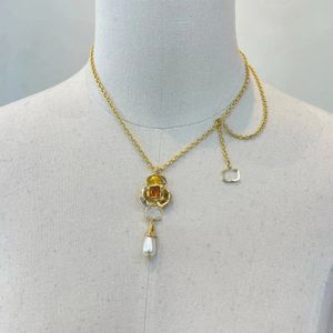 Nuevo collar clásico joyería de diseño famoso de 18 quilates de oro chapada de acero inoxidable colgante de perlas de alta calidad 4 estilos de joyería