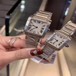 Nouvelles montres à quartz classiques en acier inoxydable pour femmes hommes Bracelet Senior Tank Series Montre-bracelet Couples Montre à chiffres romains Geometr206Q