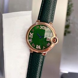 Nouveau Classique Femmes Vert En Cuir Quartz Montre-Bracelet Nacre Naturelle Shell Montres Femme Diamants Géométriques Rome Nombre Horloge 36mm