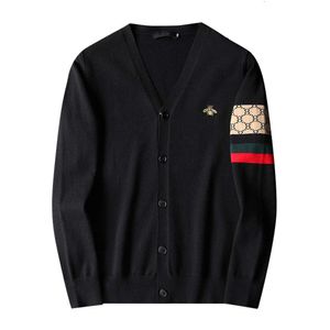 Nouveau manteau Small Bee Broidered Cardigan V-Neck en tricot tricot inférieur Slim Fit Men's Extérieur