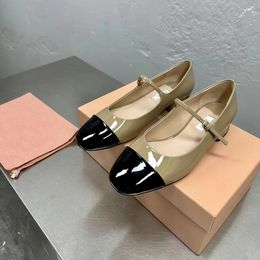 Nouvelles chaussures simples colorées Mary Jane petites chaussures en cuir pour femmes chaussures en cuir de luxe à talons plats