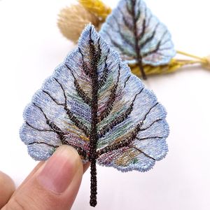 Nouvelle feuille colorée brodée à vêtements à vêtements sur pots de mariage Applique de couture pour coiffeur de bricolage Accessoires de décoration