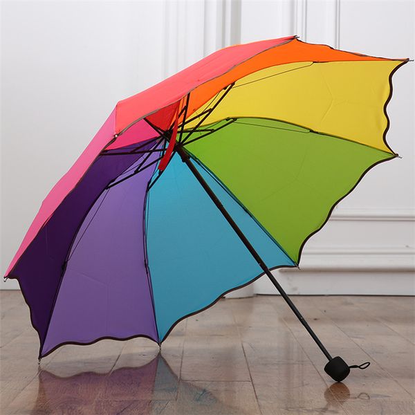 Nouveau parapluie télescopique coloré de couleur arc-en-ciel pluvieux 8 nervures Parapluies de pluie falbala à trois plis 10pcs / lot T2I418