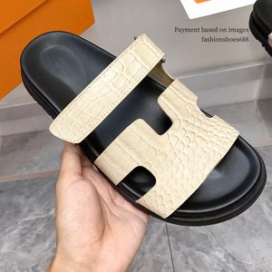 Nieuwe comfortabele en ademende sandalen paar slippers high-end lederen patchwork platte bodem sandalen toeristische strand dames schoenen open toed schoenen 35-45 +doos