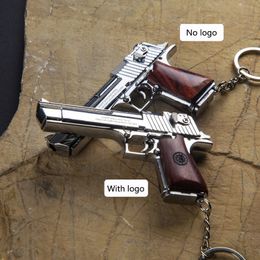 NIEUW COOL SOLID SOLID WOOD HANDGANG WEERSE EAGLE GUNS MODEL 1: 3 Metal Pistol Gun speelgoed Detachable Mini Desert Eagle Pistol Keychain Pendant 052