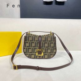 Nieuwe Counter Quality Exclusieve Controle Schoudertas Herfst en Winter Mon Letter Opvallende Tas Benadrukt Zadel Crossbody Schouder Veelzijdige Trend Tas