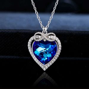 Nieuwe creatieve mode 8-lijns diamantblauw licht kristallen ketting hartvormige hangerse valentijnsdag cadeau