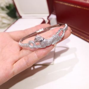 Nouveau créatif Diamond complet Personnalisés populaires de style européen et américain Bracelet léopard à la mode de petits bijoux