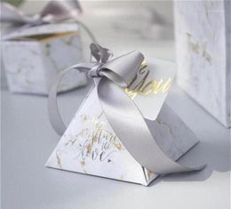 Nouveau sac cadeau créatif de boîte de bonbons de pyramide de marbre gris pour les boîtes de papier de douche de bébé de fête paquet de faveurs de mariage merci boîte-cadeau 1303R2606566