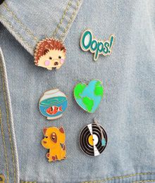 Nouveau Creative Love Earth World Peace Brooch Pin Cartoon Goldfish Brooch Bijoux Wear Men and Women Backpack Robe Decoration7608526