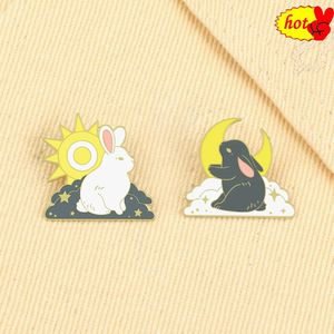 Broches créatives soleil lune noir blanc lapin pour femmes et hommes, épingles en émail Animal mignon, Badges à revers pour enfants, bijoux cadeau pour ami, nouvelle collection