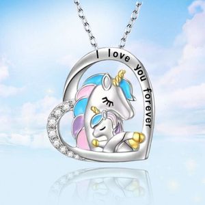 Nouvelle licorne créative avec un mignon coeur en forme de poney amour collier pendentif diamant