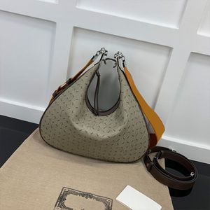 New Crescent Bag Crossbody Half Moon Bolsos Mujer Bolsos Hombro Croissant Bolsos Embrague Monedero Lona Cuero genuino Cierre magnético Correa roja ajustable 702823