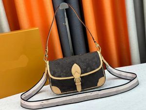 NIEUW Crescent Pouch Nieuwe Satchel Nieuwste schoudertas Originele luxe ontwerpers Monog Handtassen Mashions Steamer Classics Handtas Fashion Bags