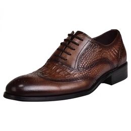 Nouveau Crocodile Vintage Mode Hommes Chaussures Robe Formelle Casual En Cuir Chaussure D'affaires De Mariage Mocassins Designer Brogue Bureau