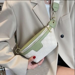 Nouveau sac à bandoulière Womens Bag Luxury Mens Designer messenger Bags Leather Trend Summer Fashion Classic Chest Bag Single Shoulder Waist Bag