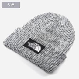 Nouveau commerce extérieur transfrontalier chapeaux tricotés Europe et États-Unis pull chapeaux chapeaux de laine chaude chapeaux froids chapeaux d'hiver spot en gros.