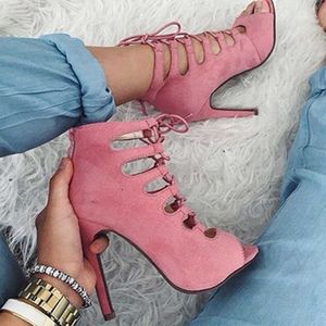 Nouvelles bretelles Cross Out Sandales Hollow Femmes Soild Color Ladies High Sexy Sexy Fahsion Summer Chaussures minces talons t