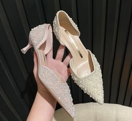 Nieuwe kristal diamant parel trouwschoenen bruidsmeisje schoenen hoge hakken dames puntige middelste hiel schoenen banket ondiepe mond
