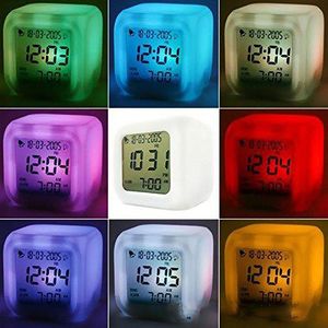 Nouveau Cube coloré brillant 7 Led couleurs changeantes réveil numérique avec heure Date semaine affichage de la température