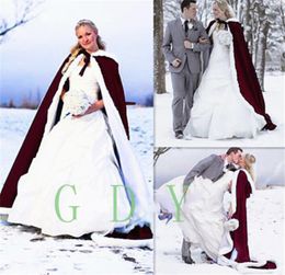 Nouveau coutume de mode de mode Satin Cape Médievale Renaissance de mariage enveloppe de mariée de haute qualité 6361576