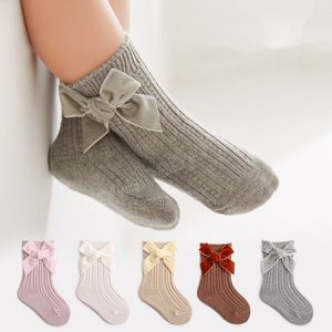 Nieuwe schattige strikken babymeisje sokken zacht katoen grote strik effen pasgeboren sokken winter lente peuter meisje sokken